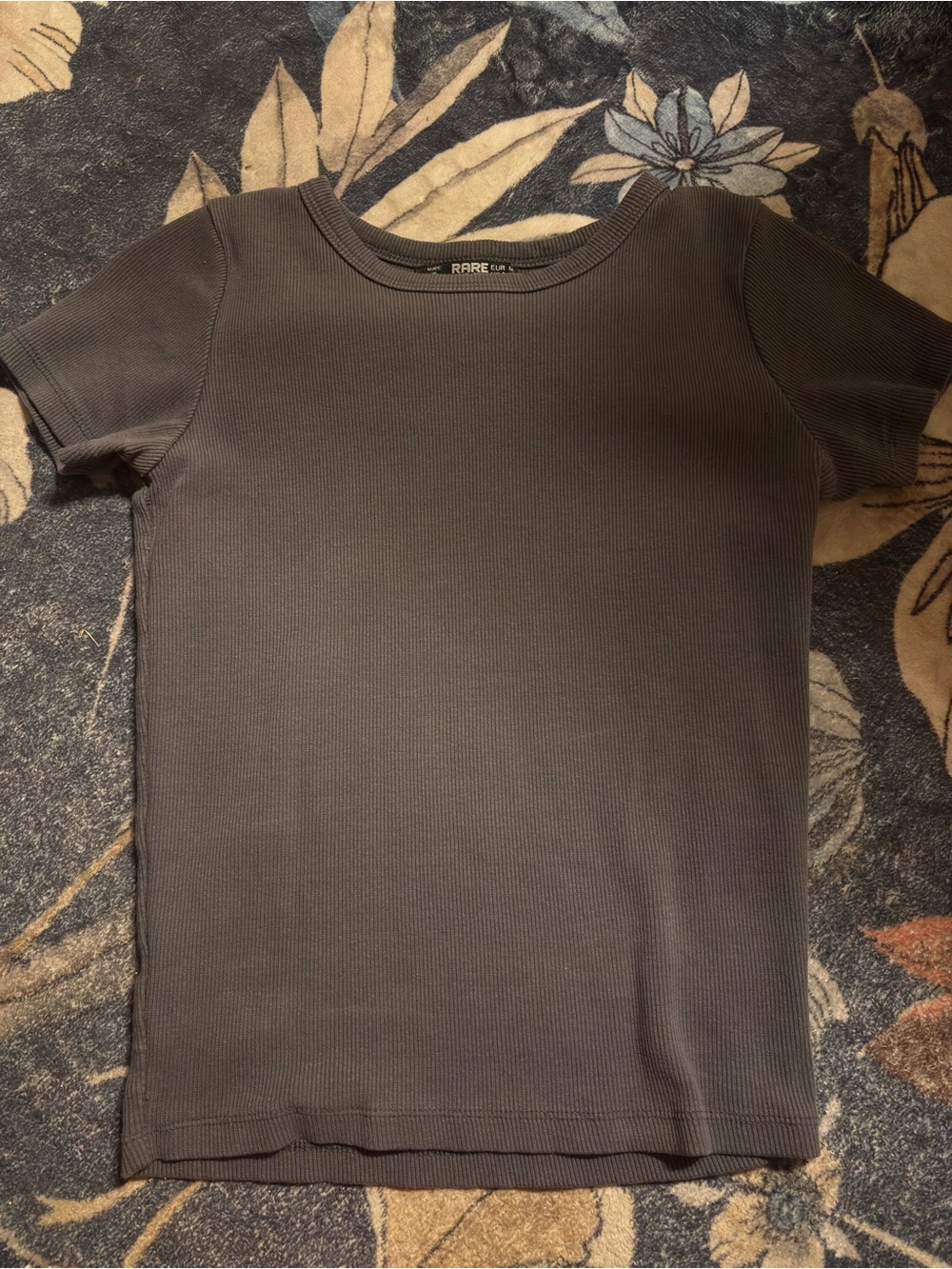 Rae Ribbed Short Sleeve Tee in Charcoal